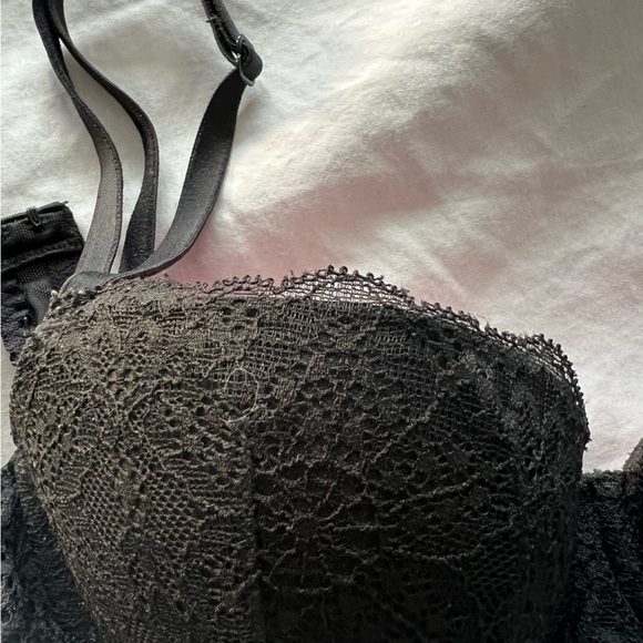 Victoria’s secret black lace bra. Perfect condition no flaws. 32B - Picture 2 of 3
